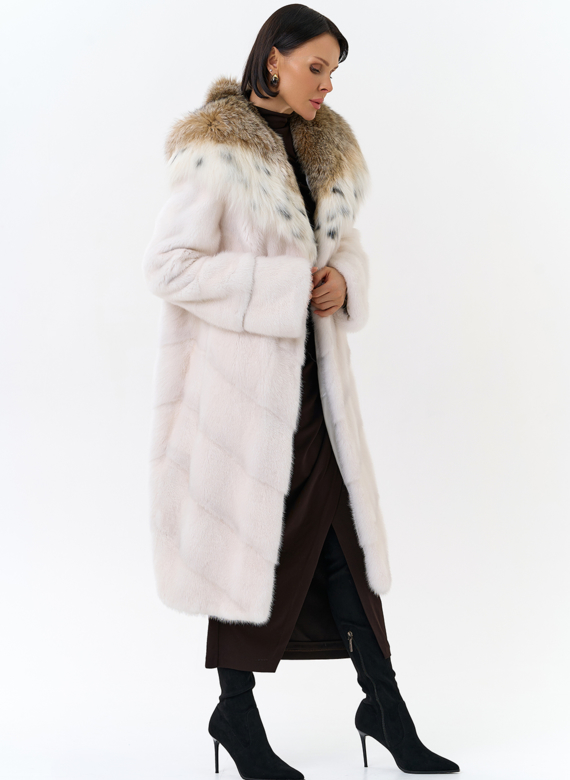 Светлая шуба с рысью