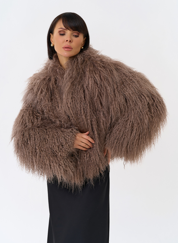 Короткая шуба из ламы