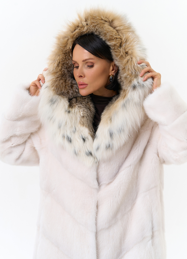 Светлая шуба с рысью модель № 26130 универмаг малина