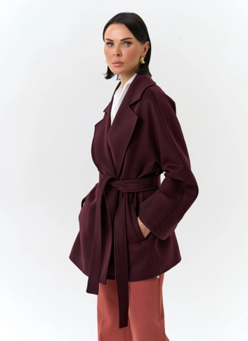 Женское укороченное пальто с английским воротником