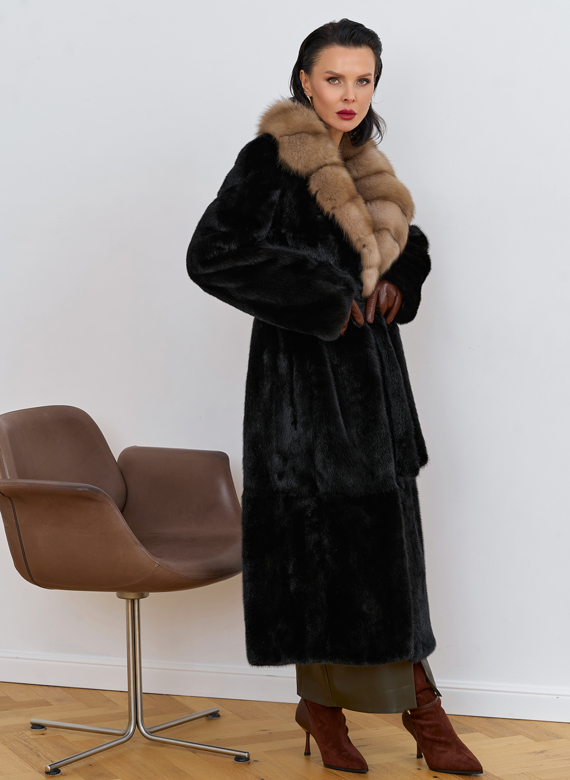 Шуба из меха норки с воротником из меха куницы