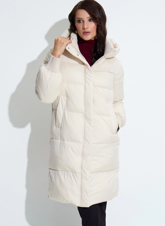 Женский пуховик с капюшоном фото