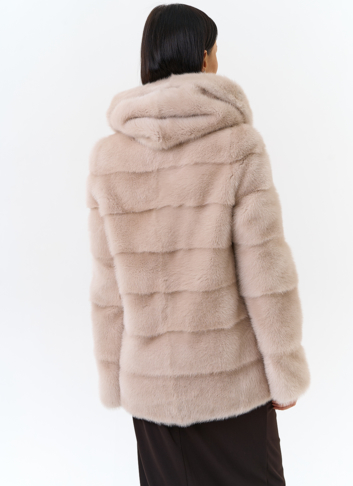 Шуба бежевого цвета из меха норки