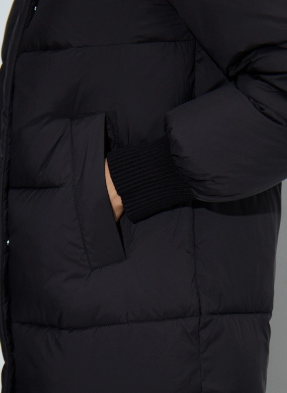Женский пуховик с капюшоном фото
