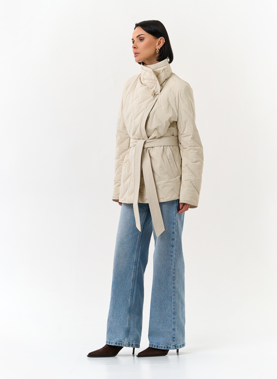 Женская куртка с поясом