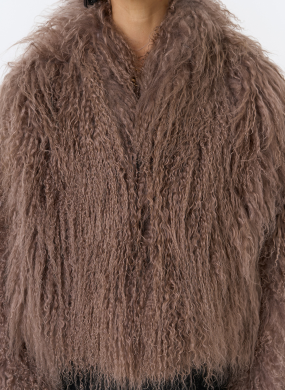 Короткая шуба из ламы