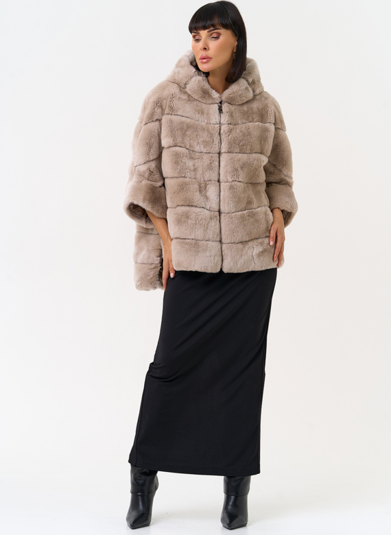 Короткая шуба из меха кролика с капюшоном