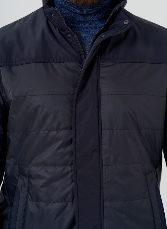 Мужская куртка синего цвета 