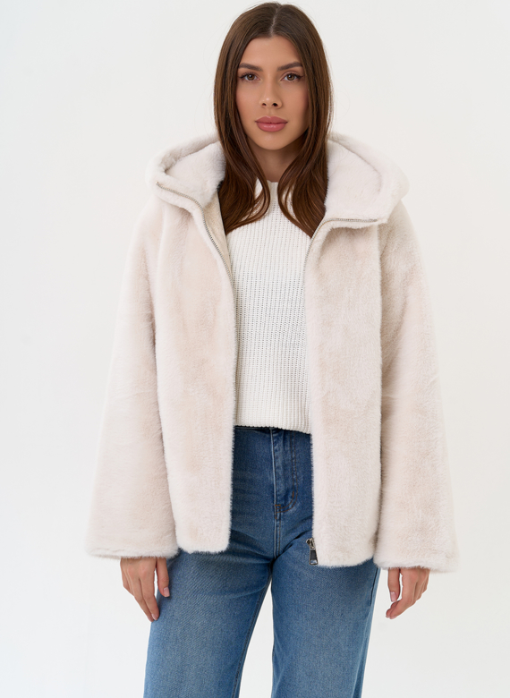 Женская куртка из эко меха с капюшоном