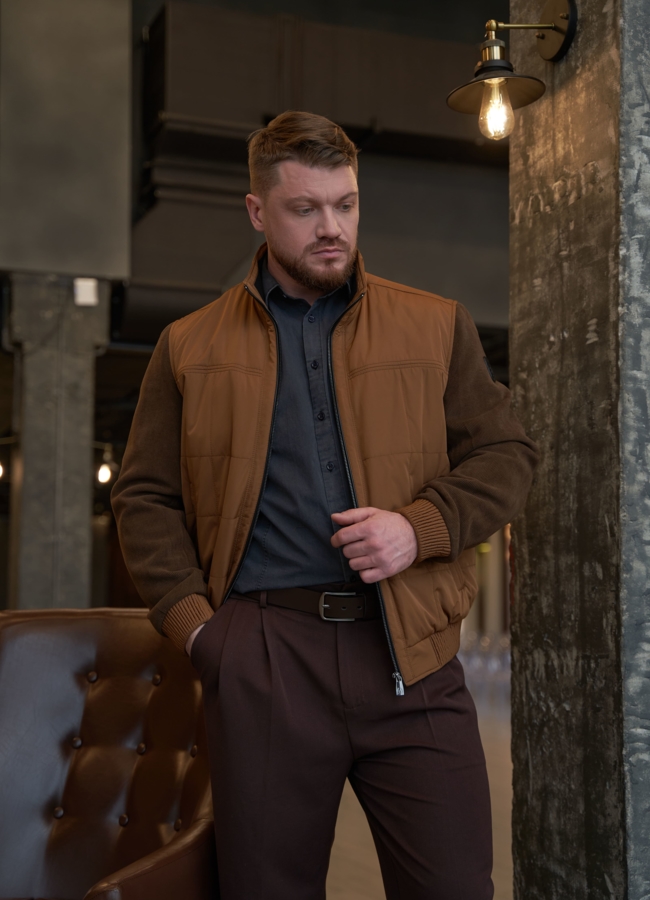 фото Мужская куртка бомбер коричневого цвета модель № 30271