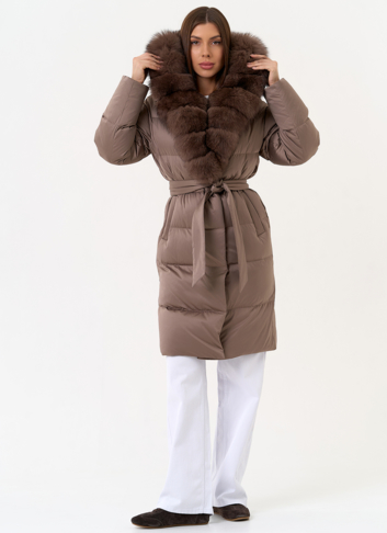 Женский пуховик с капюшоном из меха песца