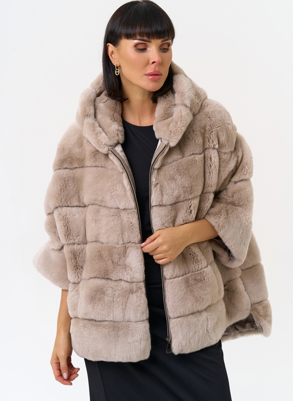 Короткая шуба из меха кролика с капюшоном