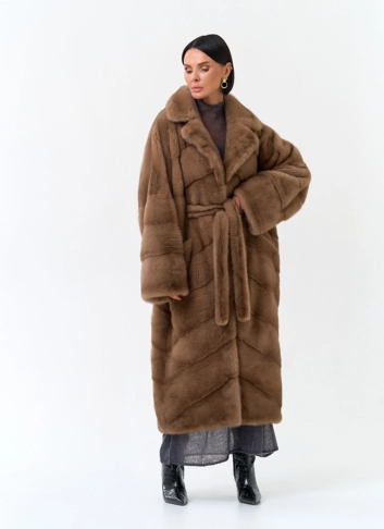 Женская шуба из меха норки с английским воротником Женская шуба из меха норки с английским воротником фото