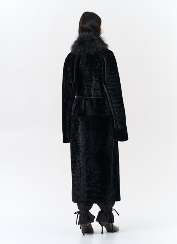 Женская дубленка с отделкой из меха лисы