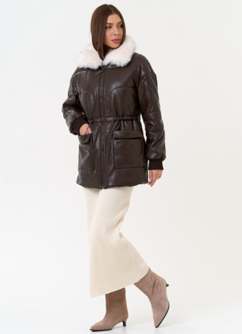 Женский пуховик из эко кожи с воротником из эко меха