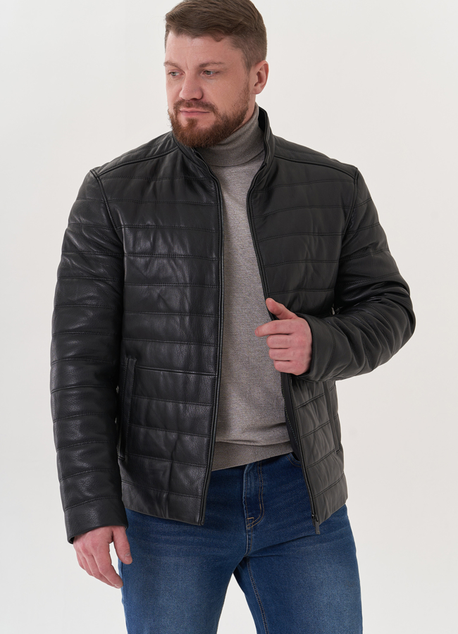 Мужская куртка из натуральной кожи черного цвета модель № 24368 меха малина