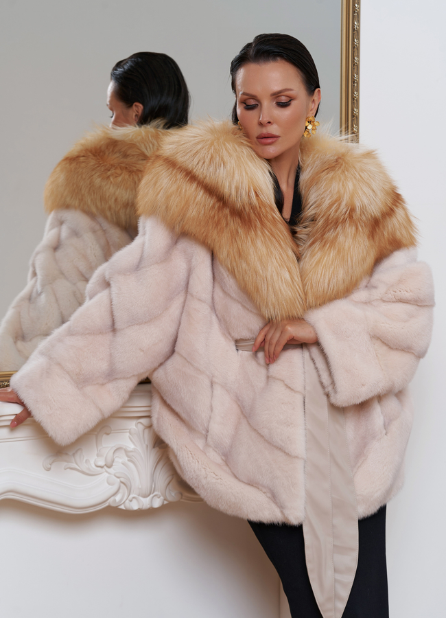 Женская норковая шуба с капюшоном из меха лисы модель № 29392 в рассрочку