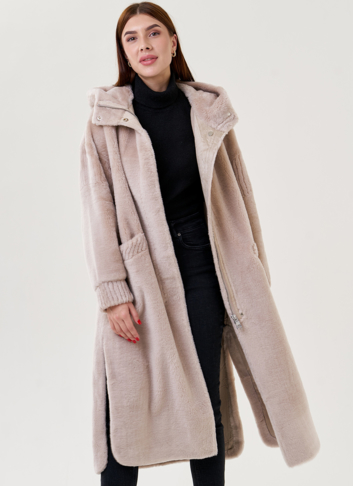 Длинное пальто из эко меха