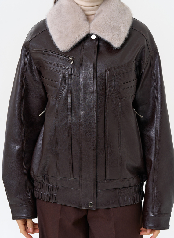 Женская утепленная куртка из эко кожи с воротником из эко меха