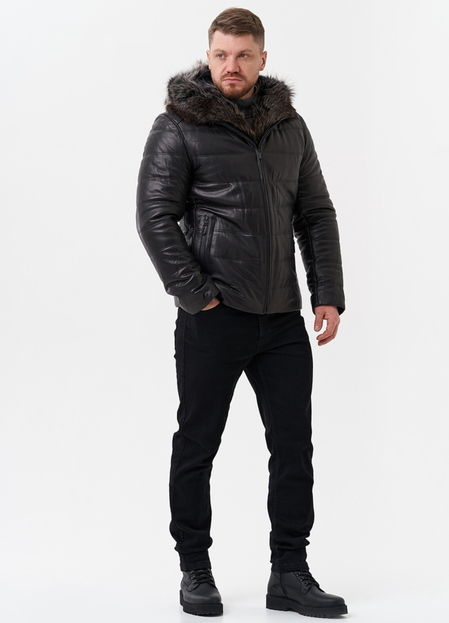 Пуховик из натуральной кожи с капюшоном из меха енота модель № 25455 в кредит