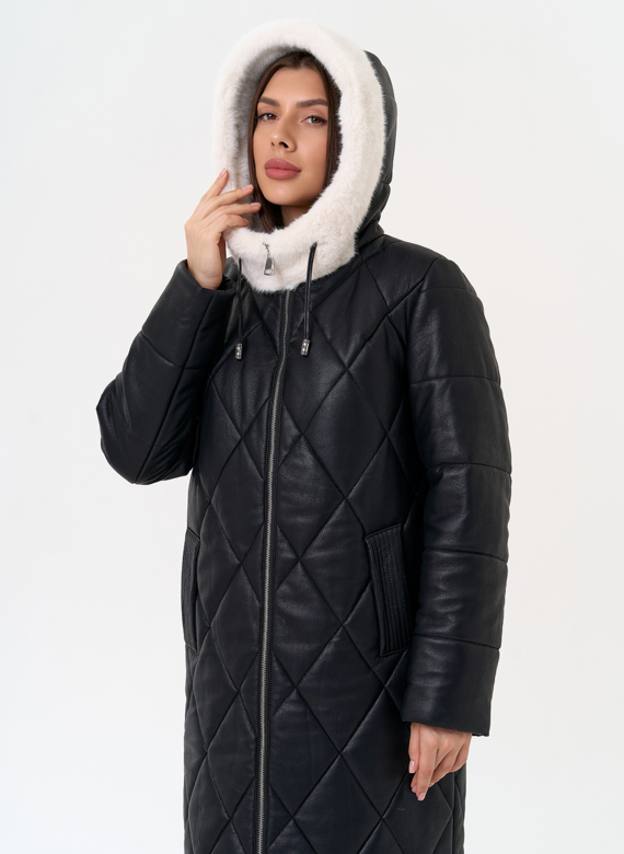 Женское пальто из эко кожи с капюшоном