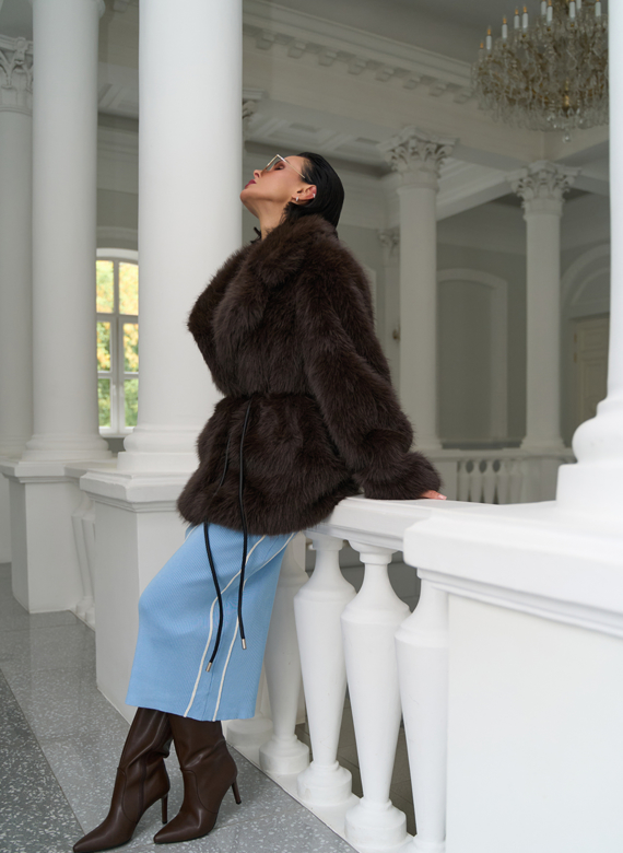 Женская шуба из эко меха с английским воротником