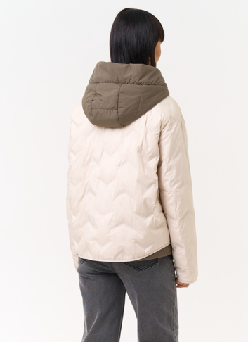 Женская куртка с контрастным капюшоном