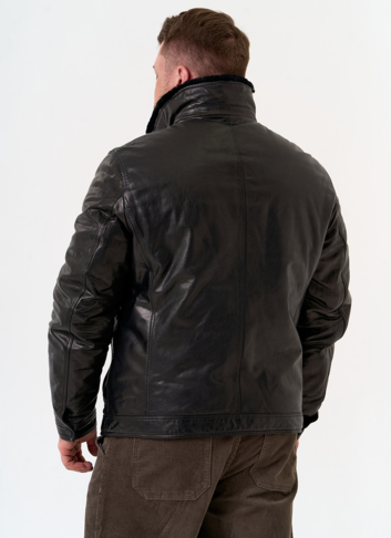 Куртка из натуральной кожи черного цвета