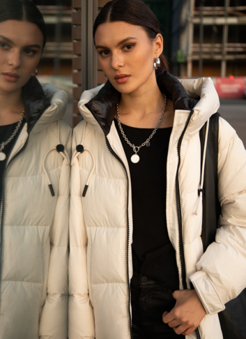 Женский пуховик с капюшоном 