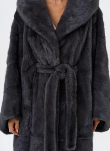 Женская шуба из меха норки с капюшоном  фото
