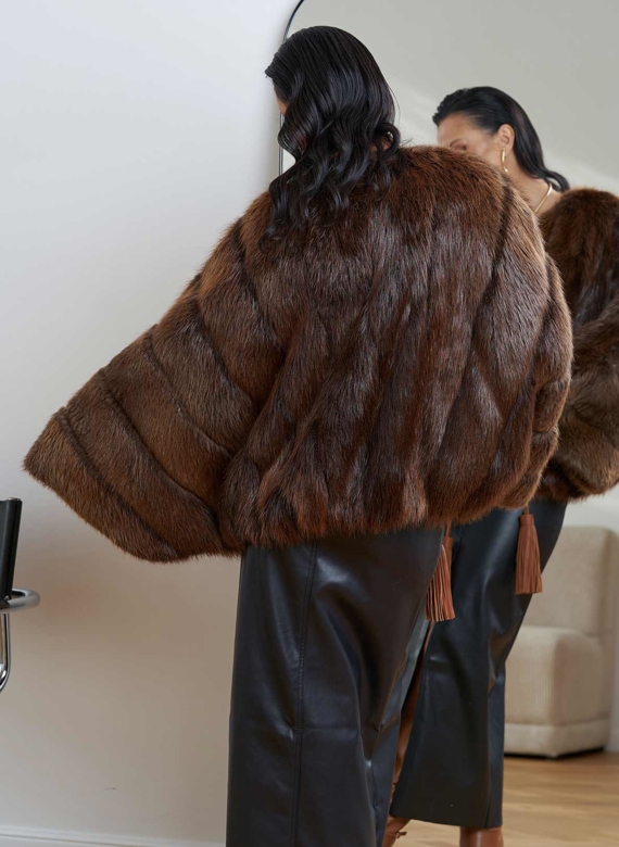 Шуба "болеро" из меха канадского бобра