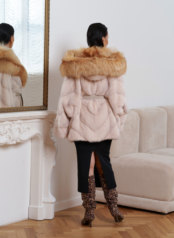 Женская норковая шуба с капюшоном из меха лисы