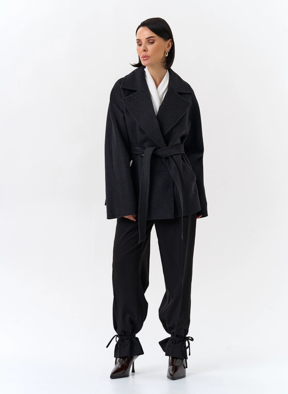 Женское укороченное пальто с английским воротником