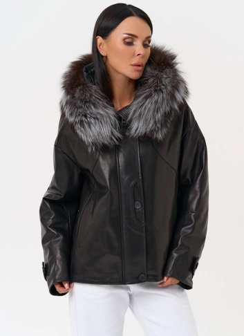 Куртка с капюшоном из натуральной кожи фото
