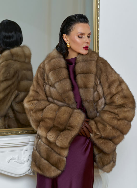 Женская шуба из куницы с воротником шаль