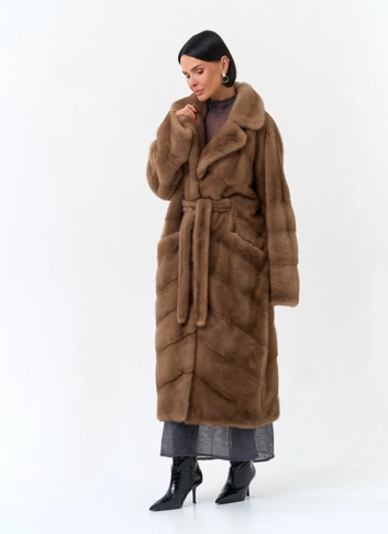 Женская шуба из меха норки с английским воротником фото
