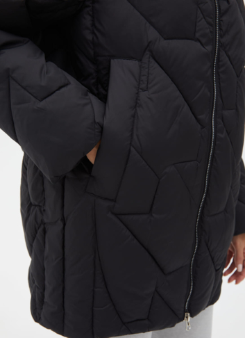 Женский удлиненный пуховик  капюшоном